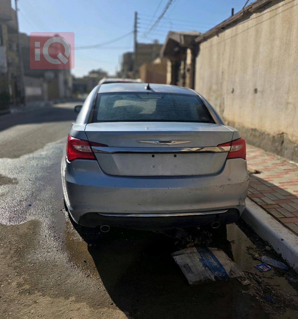 Chrysler 200